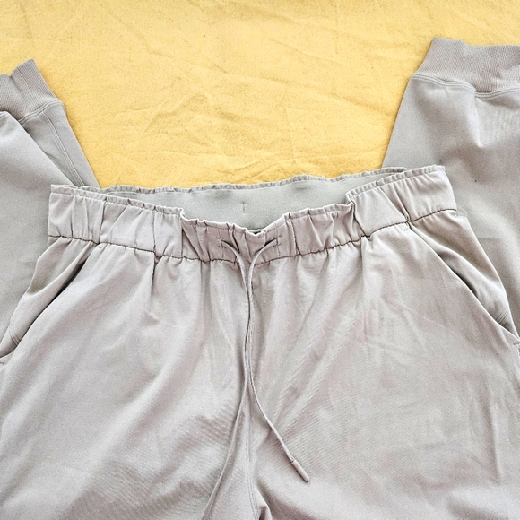 NWT Lululemon high rise joggers- sz 12 - Picture 3 of 4